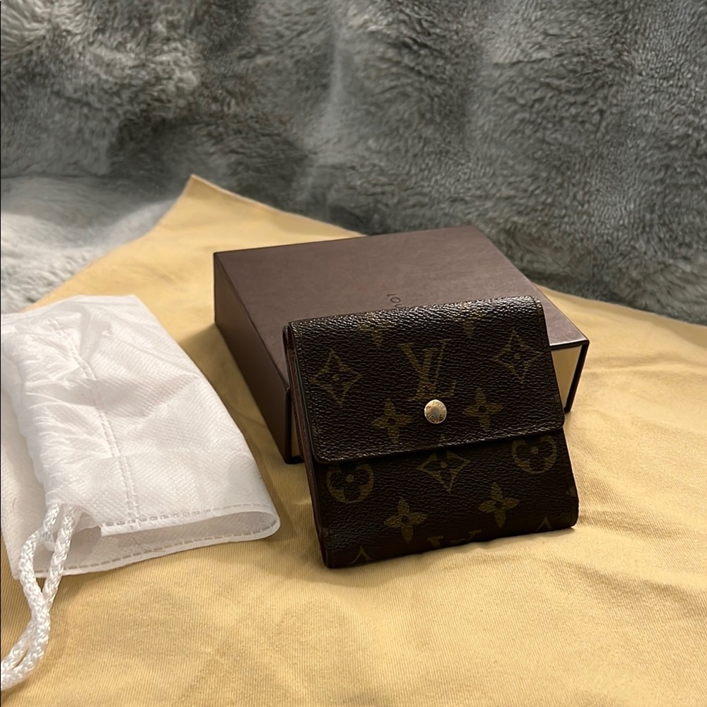 Louis Vuitton Monogram Elise Compact Wallet